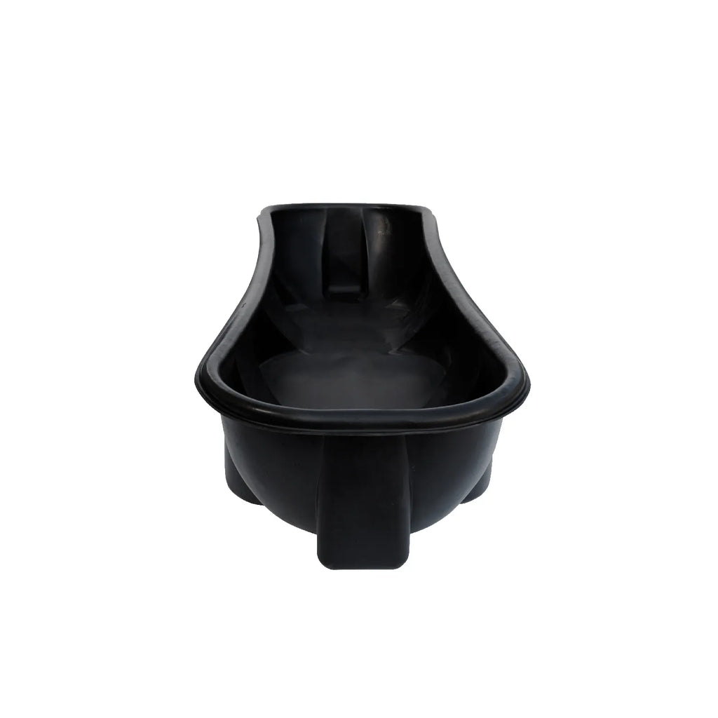 Bebedero 850 litros Rotoplas y Comedero estandar color negro — detalle de conexiones